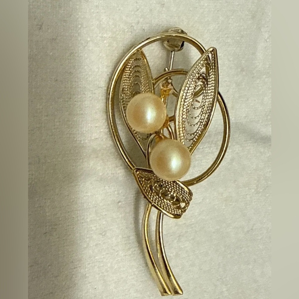 Vintage Gold Tone Faux Pearl Floral Brooch
